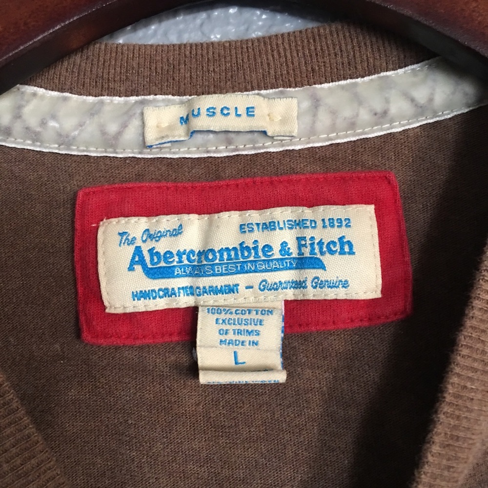 🚹 Abercrombie & Fitch Crewneck Pullover - Picture 5 of 5